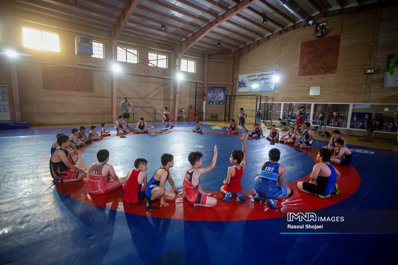 از خانه تا کارخانه کشتیگیر سازی تجدد!