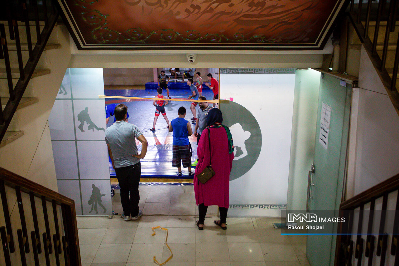 از خانه تا کارخانه کشتیگیر سازی تجدد!