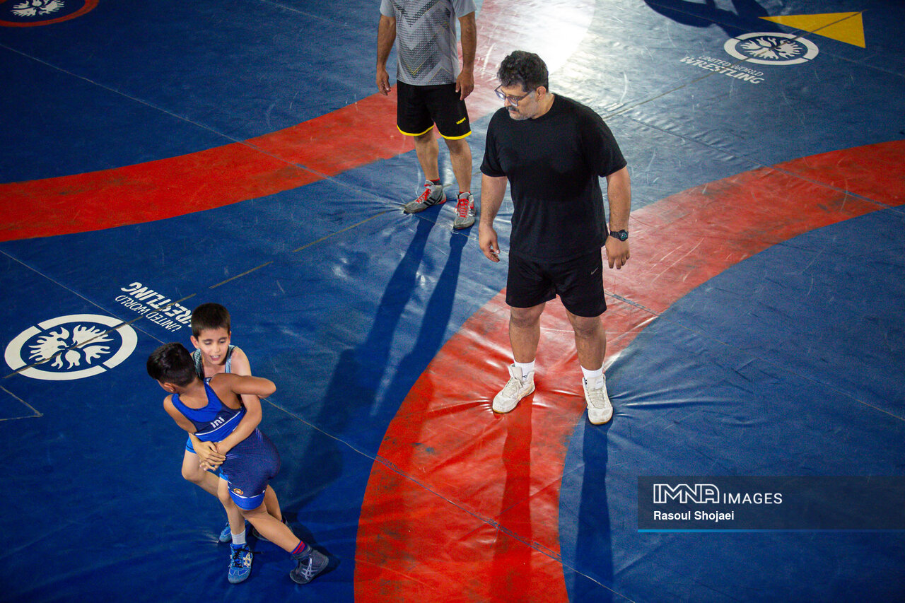 میزبانی از اردوهای ملی کمک زیادی به پیشرفت ورزش قهرمانی میکند