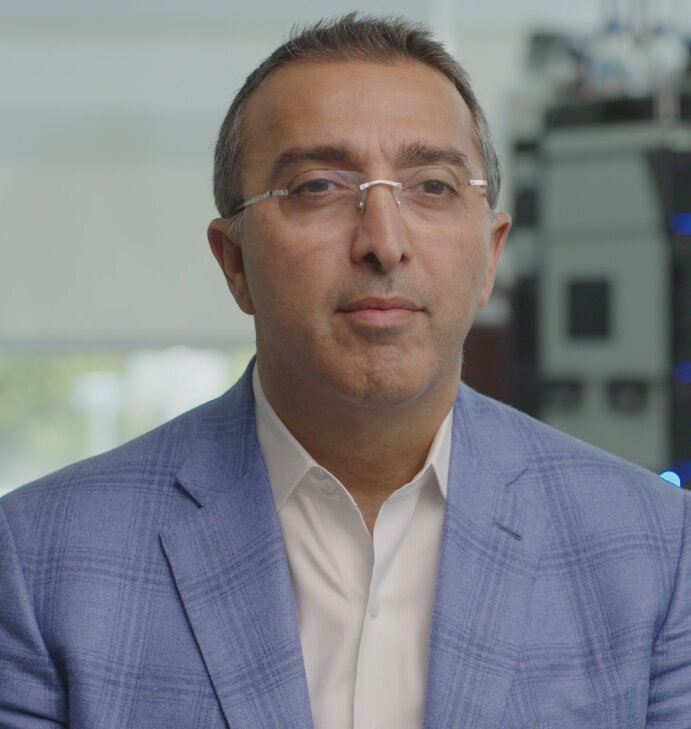 امید فرخزاد، برنده ایرانی پنجمین دوره جایزه مصطفی (ص) کیست؟