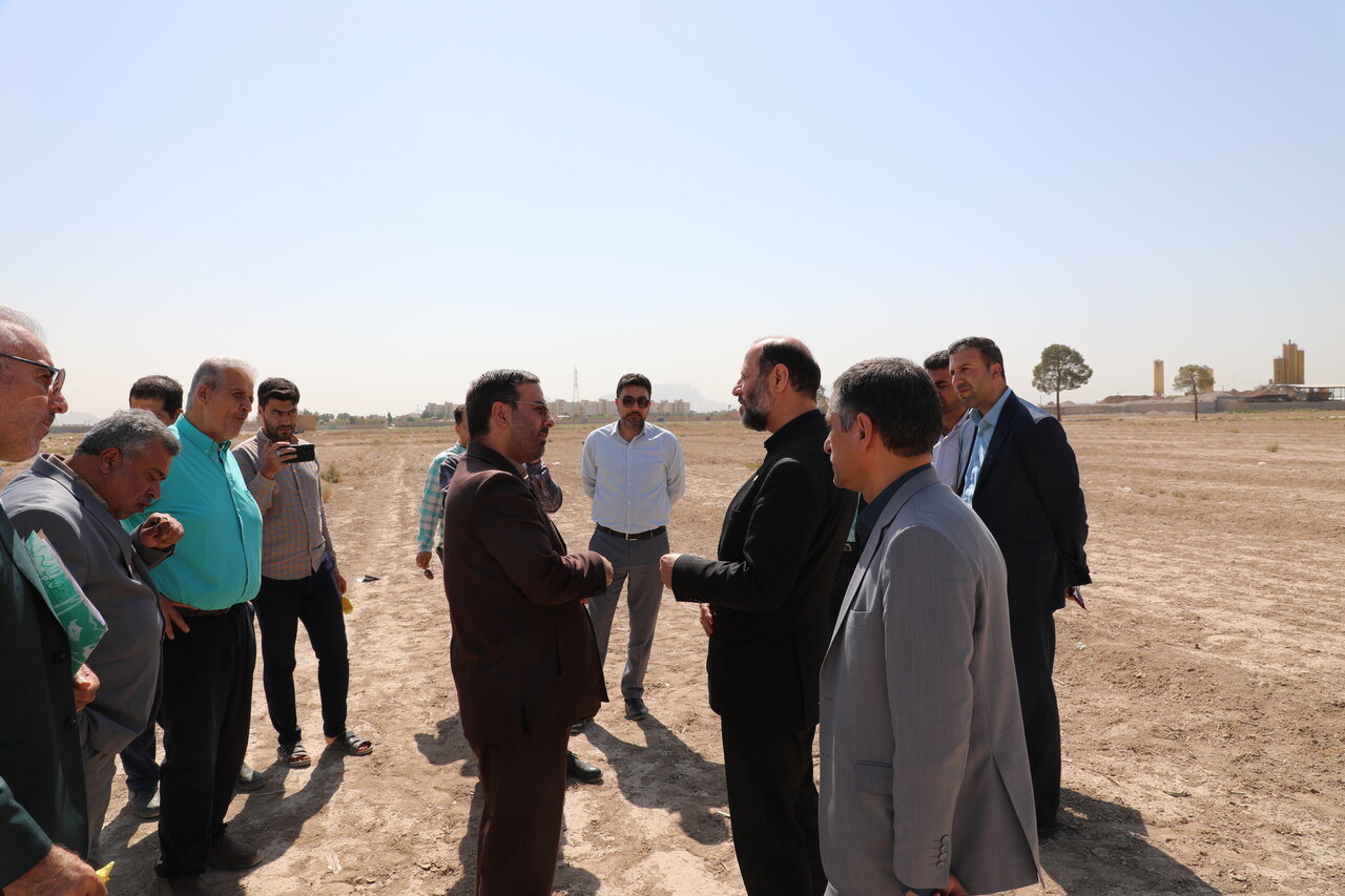 تحویل ۵ هکتار زمین به بنیاد شهید برای ساخت بیمارستان ۱۰۰۰ تختخوابی در منطقه ۱۴ اصفهان