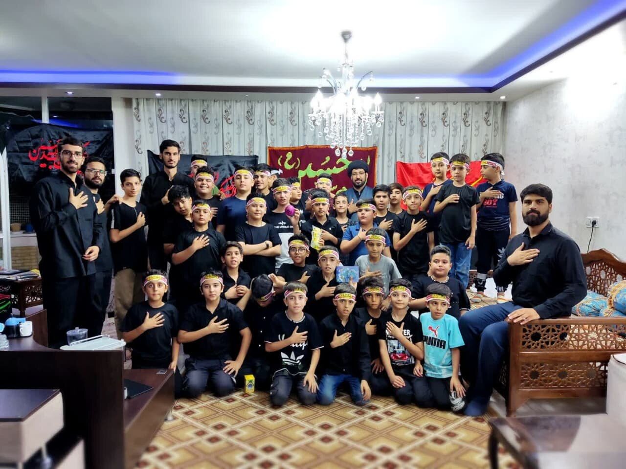 اینجا خانوادهها هم در کنار فرزندشان به کلاسهای آموزشی میآیند