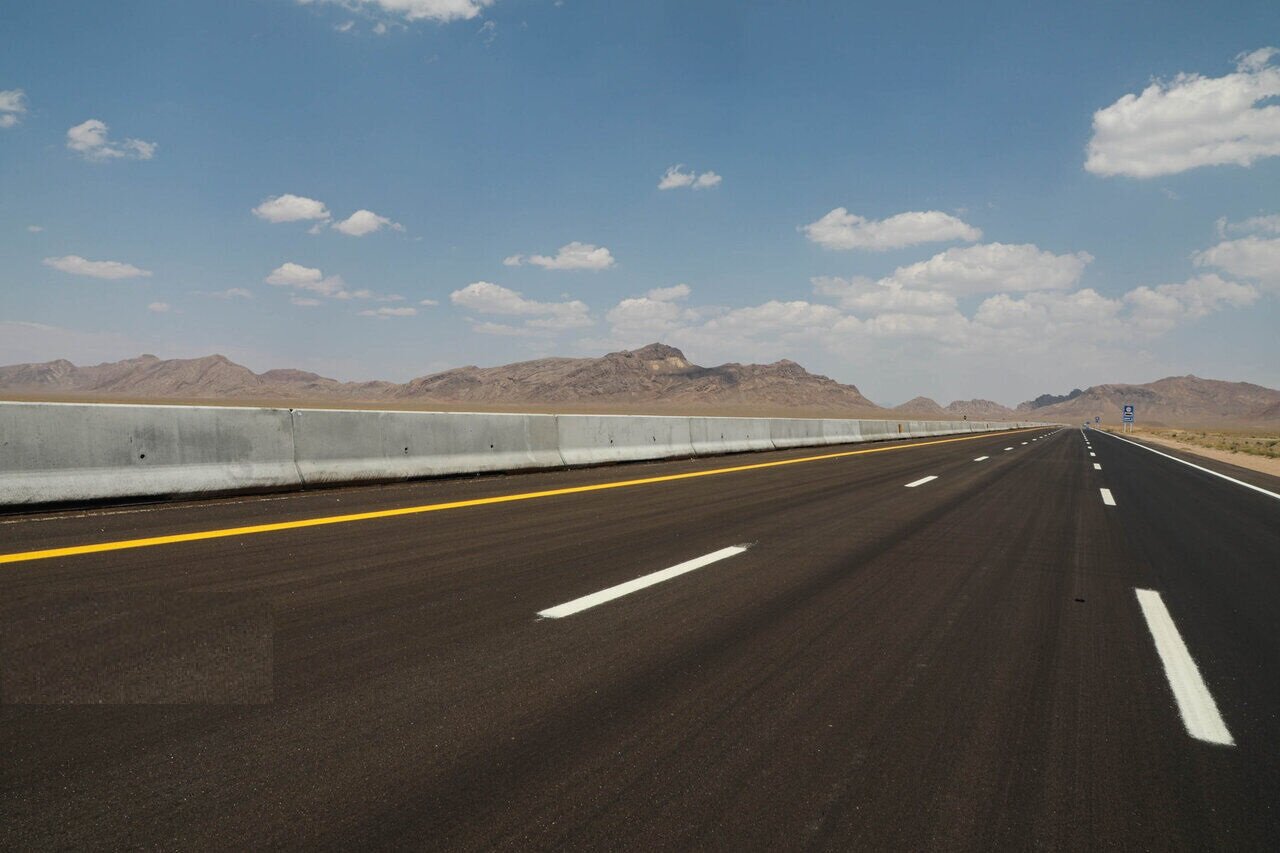 گره ۱۲ ساله باز شد / آزادراه اصفهان-شیراز مهرماه به بهرهبرداری میرسد