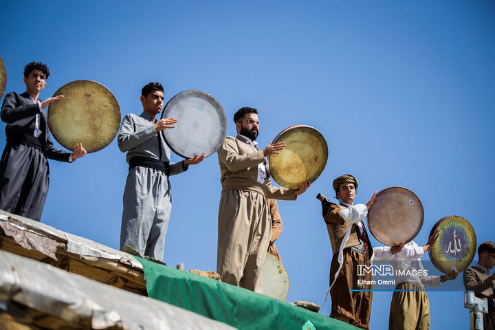 همایش دف‌نوازان در روستای هشمیز