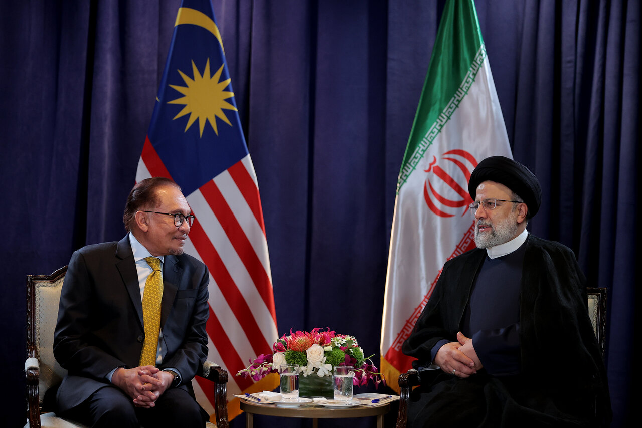 آیت الله رئیسی: ایران علاقه‌مند به گسترش روابط با مالزی است