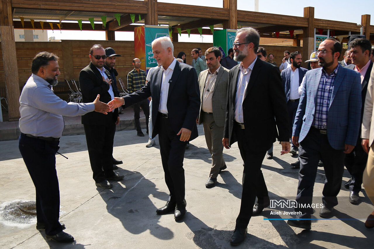 ناوگان و تجهیزات جدید حمل‌ونقل عمومی در اصفهان رونمایی شد