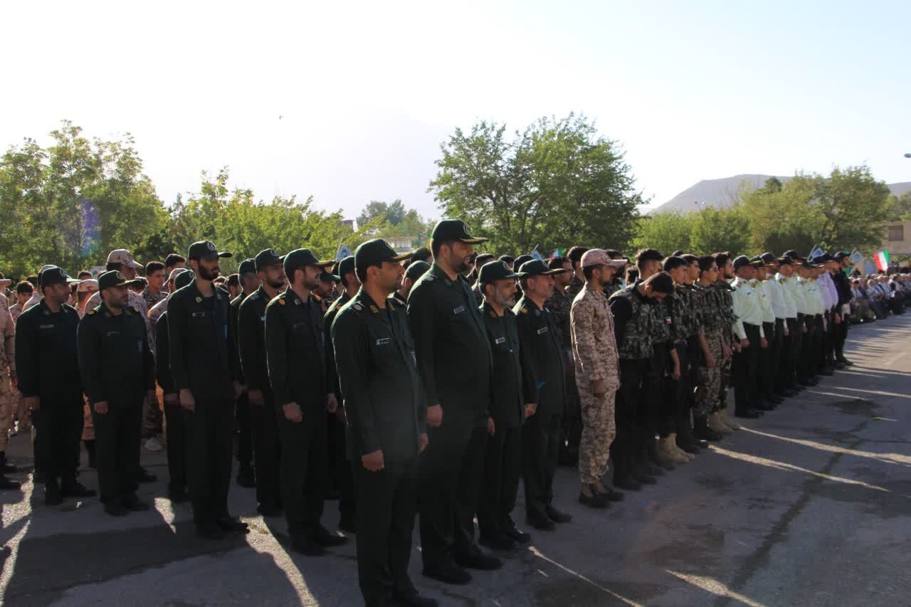 دشمن همواره قصد تجزیه کشور را دارد