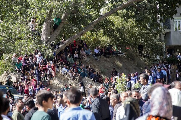 دفنوازی رنگینکمانی از اقوام ایران زمین در روستای هشمیز سنندج