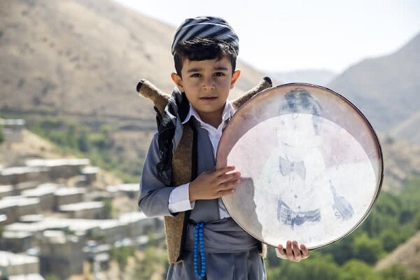 دفنوازی رنگینکمانی از اقوام ایران زمین در روستای هشمیز سنندج