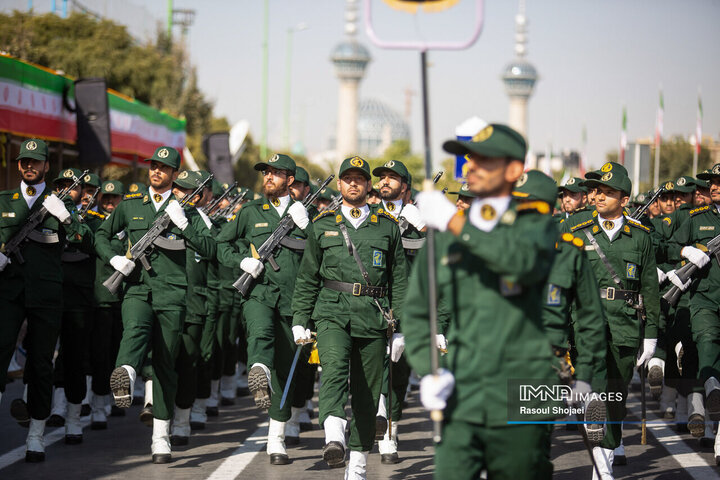رژه نیروهای مسلح در اصفهان