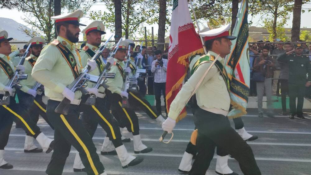 مراسم رژه نیروهای مسلح در استان کهگیلویه و بویراحمد برگزار شد+ تصاویر