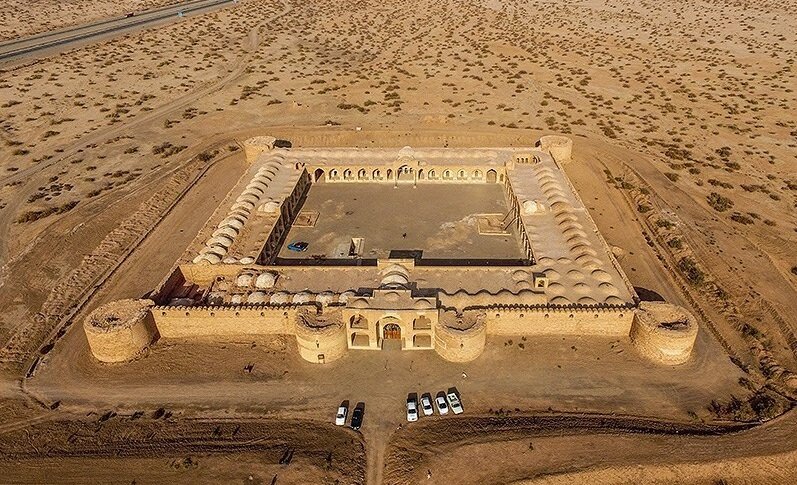 دیر گچین؛ کاروانسرایی جهانی اما مهجور