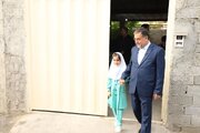 همراهی استاندار مازندران با دختر شهید مدافع حرم همزمان با اول مهر+ عکس و فیلم