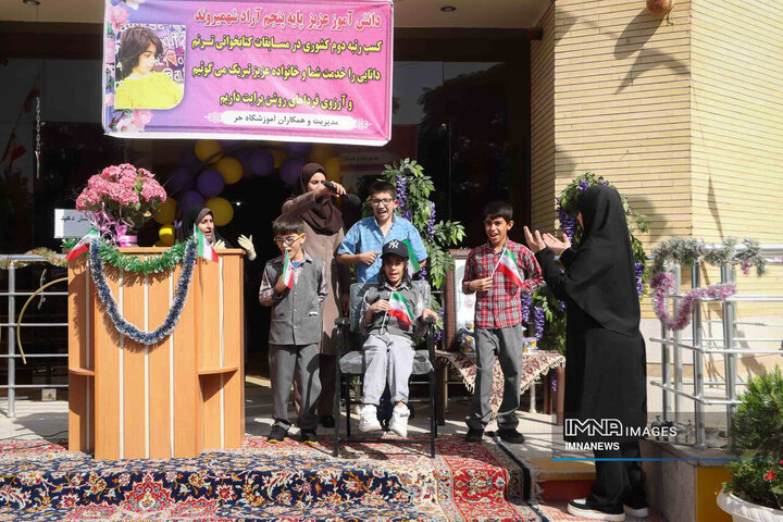 Excitement fills air as Iranian students embark on new school year
