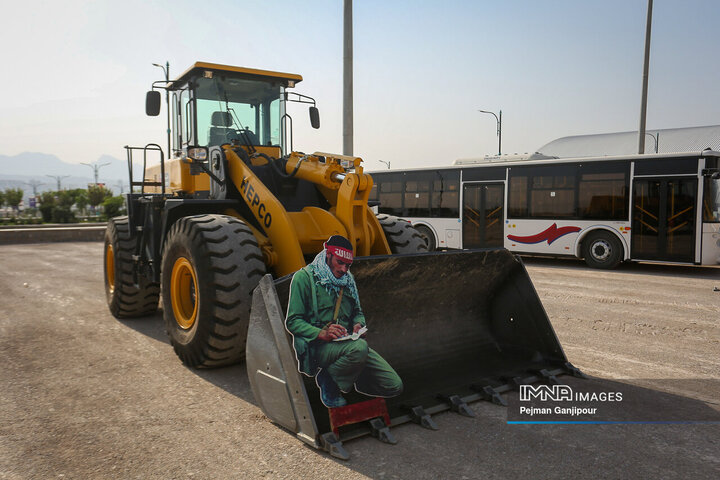 آیین رونمایی و واگذاری ماشین آلات عمرانی، خدماتی و حمل‌ونقل درون شهری به شهرداری‌های استان اصفهان