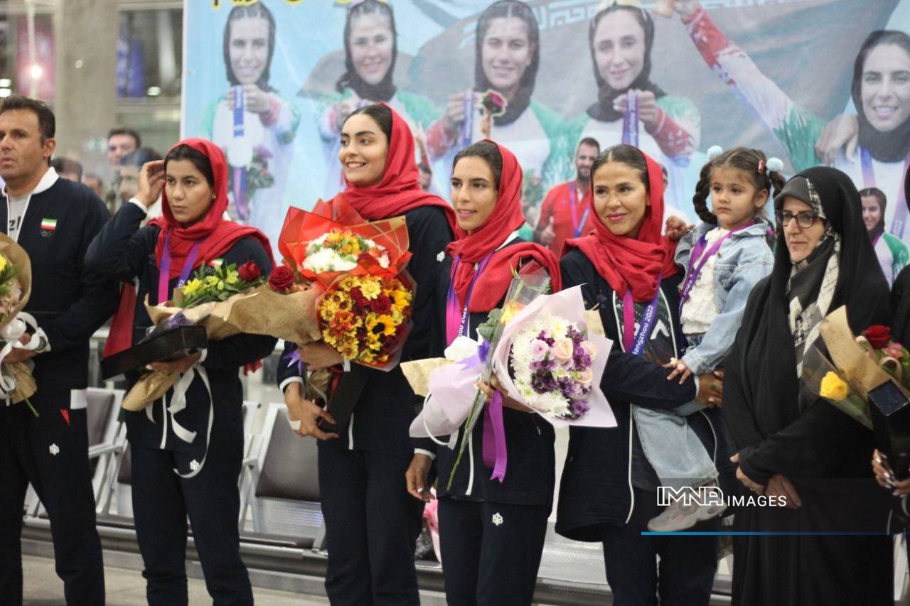 بازگشت دختران نقره‌ای‌ روئینگ ایران به وطن
