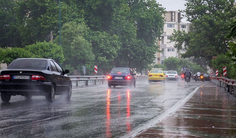 بررسی علل پربارشی در کشورهای همسایه و کم بارشی در ایران