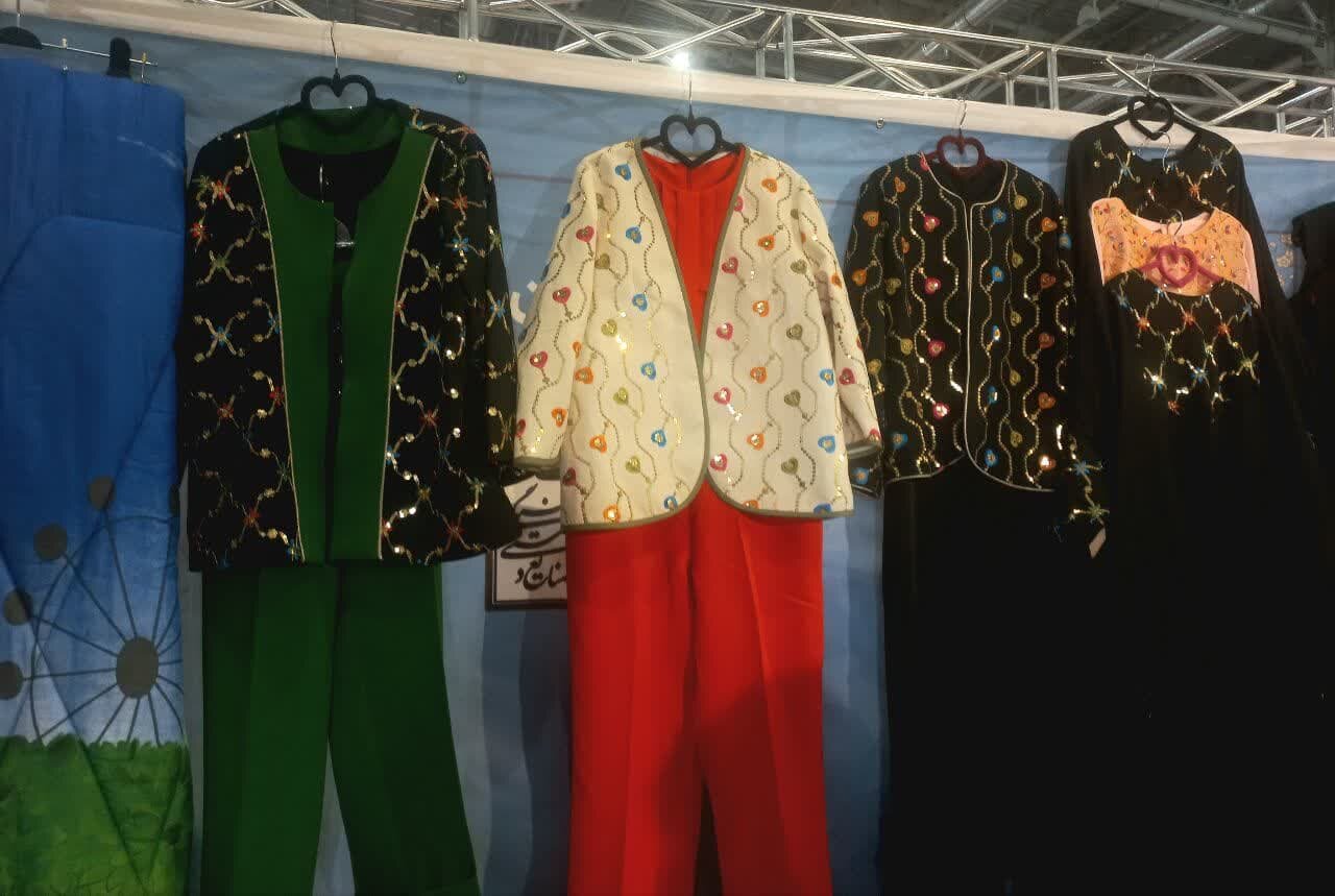 ساعاتی در دنیای رنگارنگ صنایع دستی و گردشگری/ هر غرفه داستانی دارد