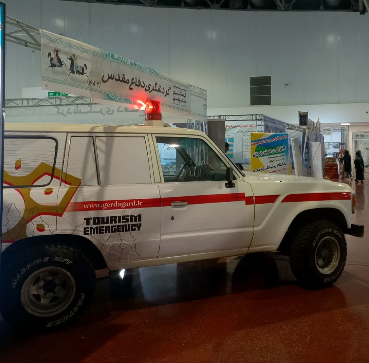 ساعاتی در دنیای رنگارنگ صنایع دستی و گردشگری/ هر غرفه داستانی دارد