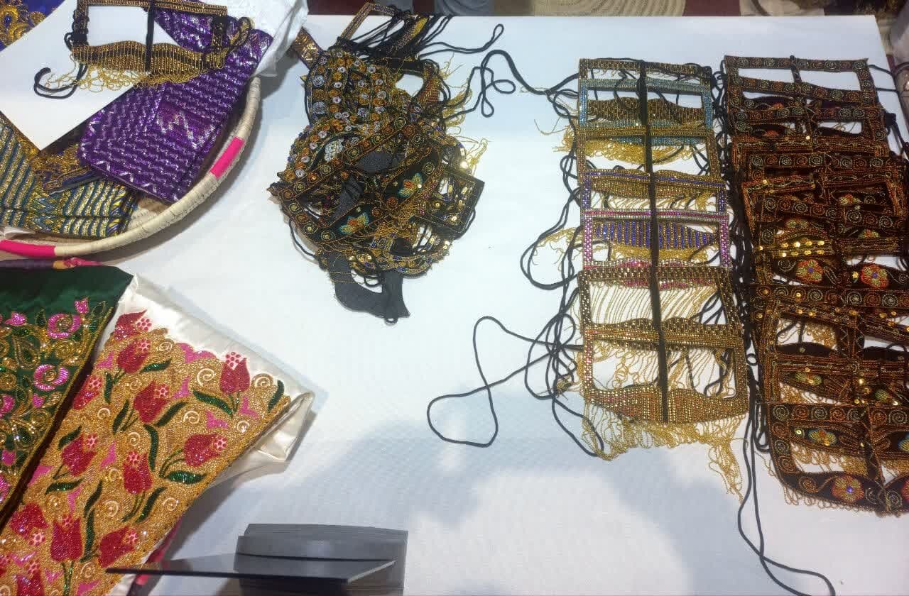 ساعاتی در دنیای رنگارنگ صنایع دستی و گردشگری/ هر غرفه داستانی دارد