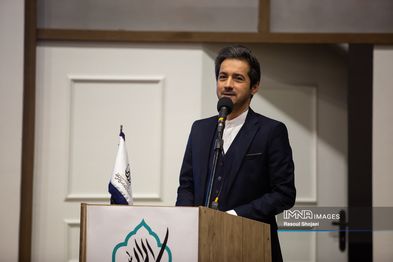 جلوه پرچم آشنای «یابنالحسن(عج) جانم» بر گوشه جایگاه