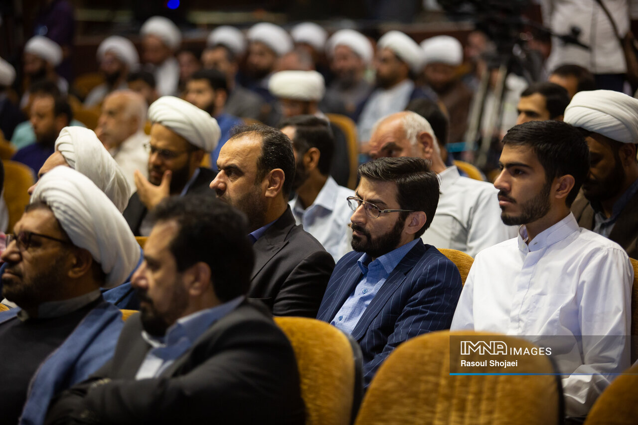 جلوه پرچم آشنای «یابنالحسن(عج) جانم» بر گوشه جایگاه