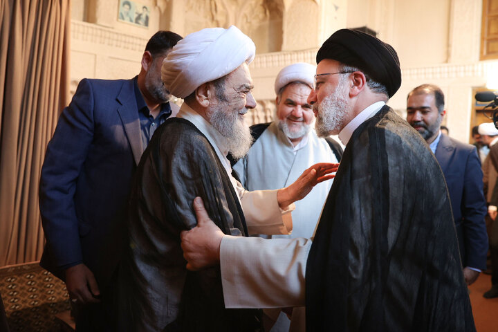 دیدار رئیس‌جمهور با آیت‌الله مظاهری در جریان سفر به اصفهان