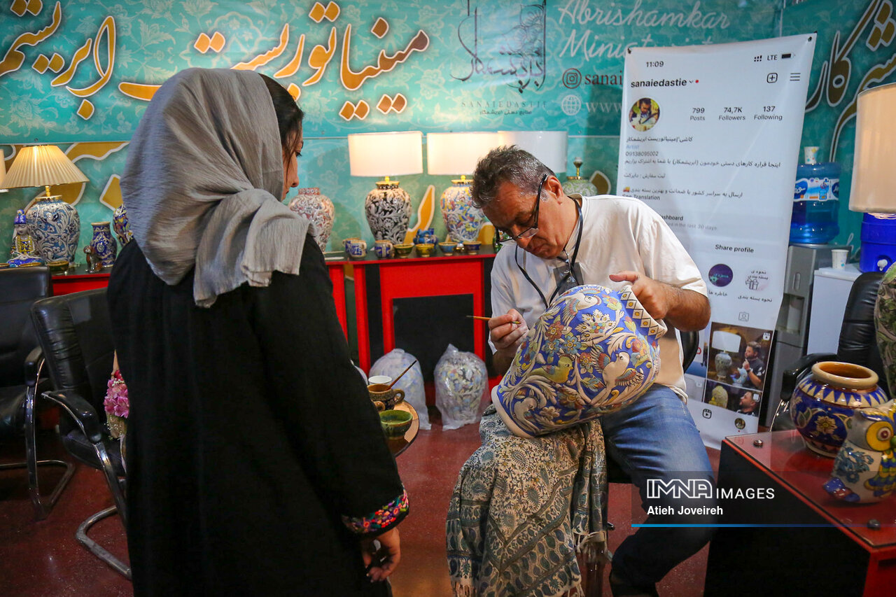 نمایشگاههای صنایع دستی؛ پل ارتباطی دیپلماسی فرهنگی ایران با دنیای امروز
