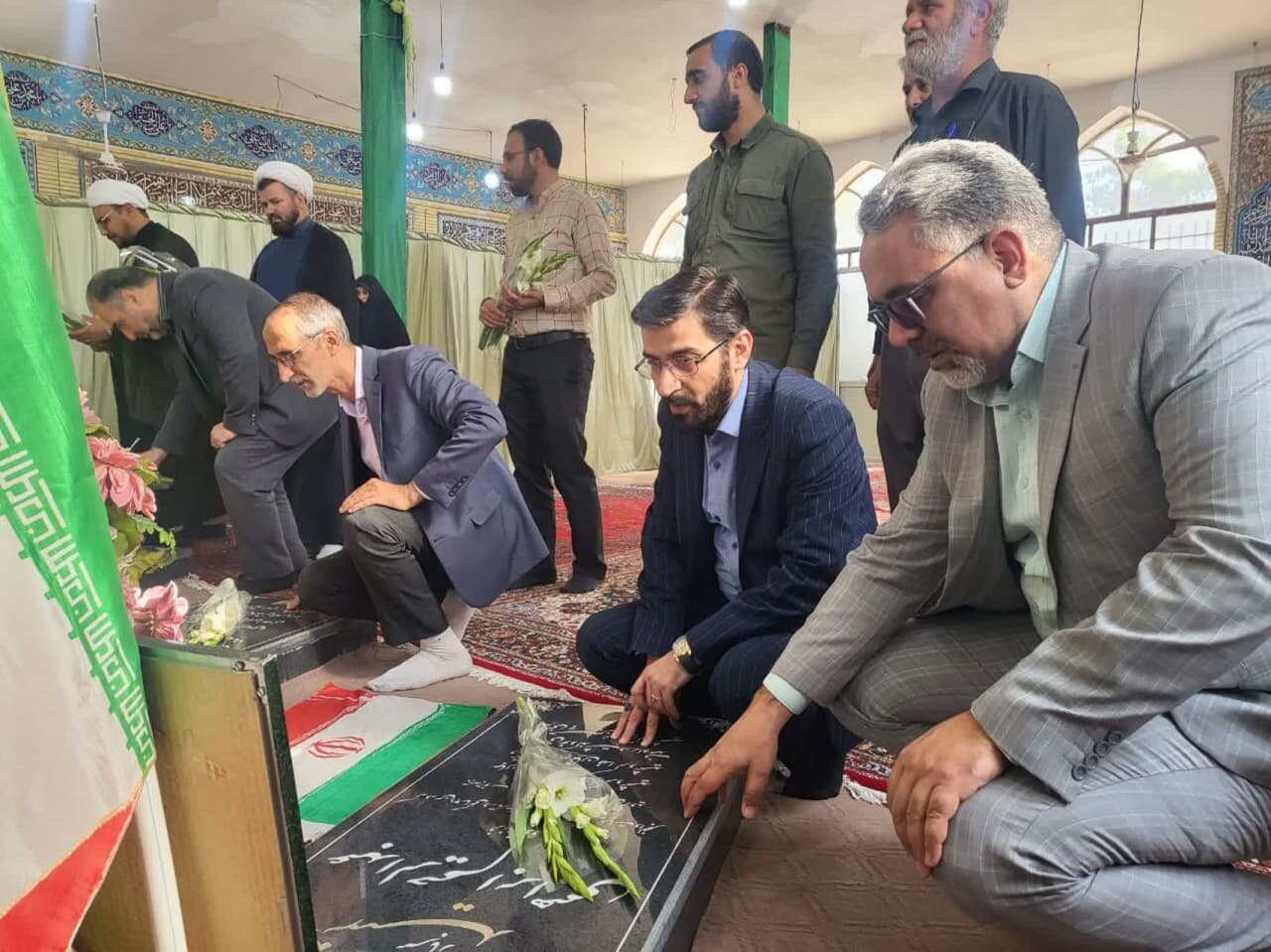 مزار شهدای دهنو و بابوکان در اصفهان عطرافشانی شد