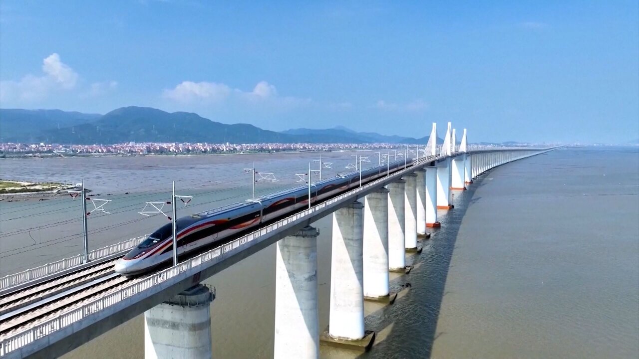آغاز فعالیت اولین قطار پرسرعت شناور روی آب در چین