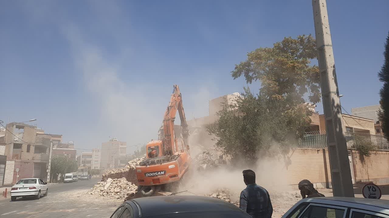 آزادسازی گلوگاه خیابان شهید علاقمندان پس از ۱۲ سال