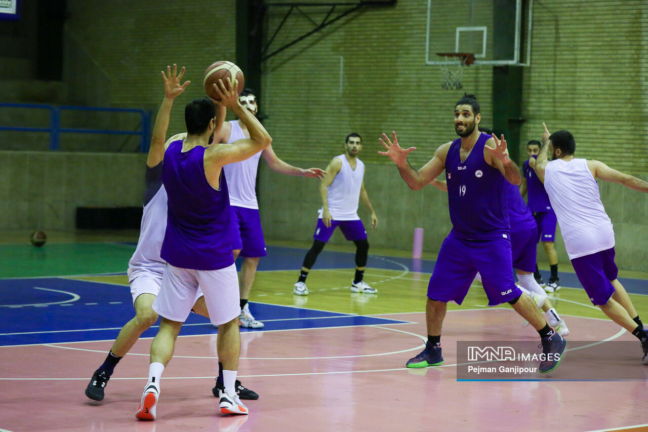 لیگ دشواری پیشروی ما است / ذوبآهن میلیاردی نیست اما پتانسیل بالایی دارد