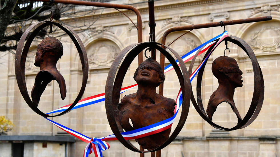 ایفل میزبان یادبود قربانیان برده‌داری فرانسه