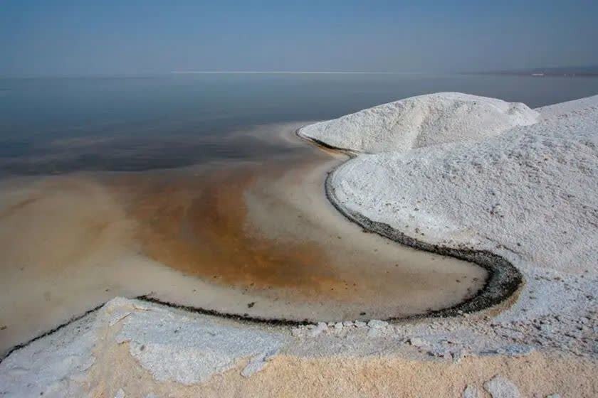 خطر ایجاد کانون‌های گرد و غبار دریاچه نمک قم برای محیط زیست کشور