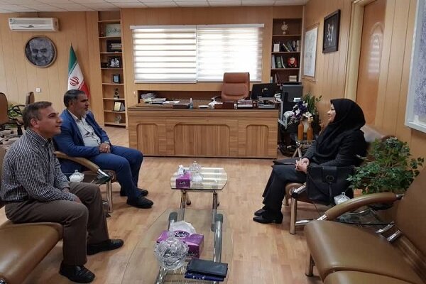 نویسندگان و ناشران بومی مورد حمایت قرار گیرند