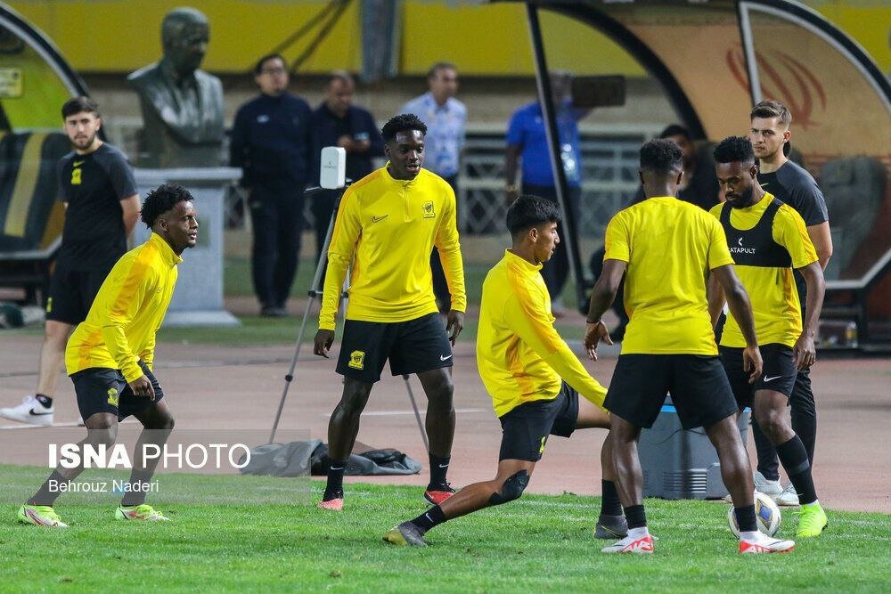 از مجسمه او هم میترسند!