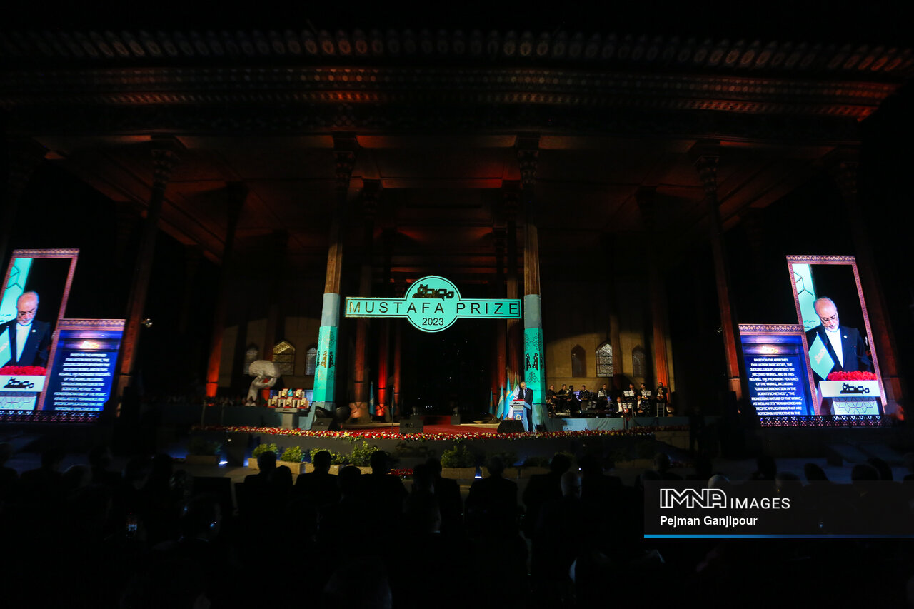 قلمی که بر زمین ماند!