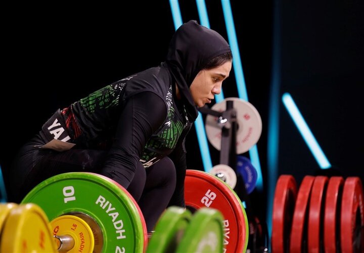 نهمی دختر وزنه‌بردار ایران در دسته ۷۶ کیلوگرم/ رکوردشکنی رزاقی با مهار وزنه ۱۱۳ کیلوگرم