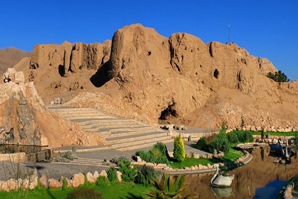 شهرداری کرمان حریم بنای تاریخی «قلعه دختر» کرمان را حفظ می‌کند
