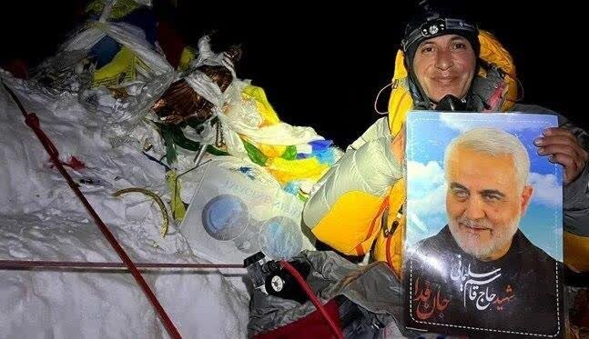 بام جهان مزین به تصویر حاجقاسم شد+ عکس