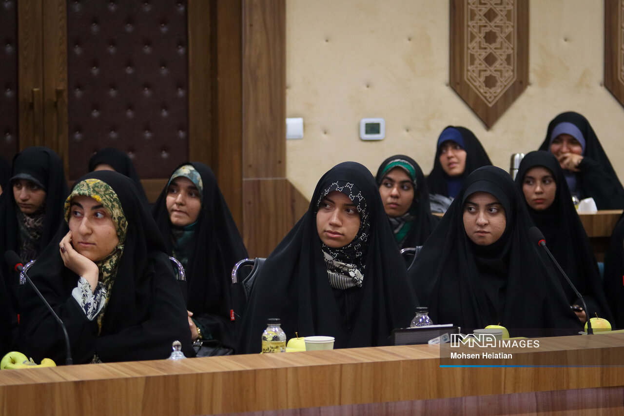 موفقیت دولت در حل ناترازی بودجه/ خط قرمز ما خدمترسانی صحیح به مردم است