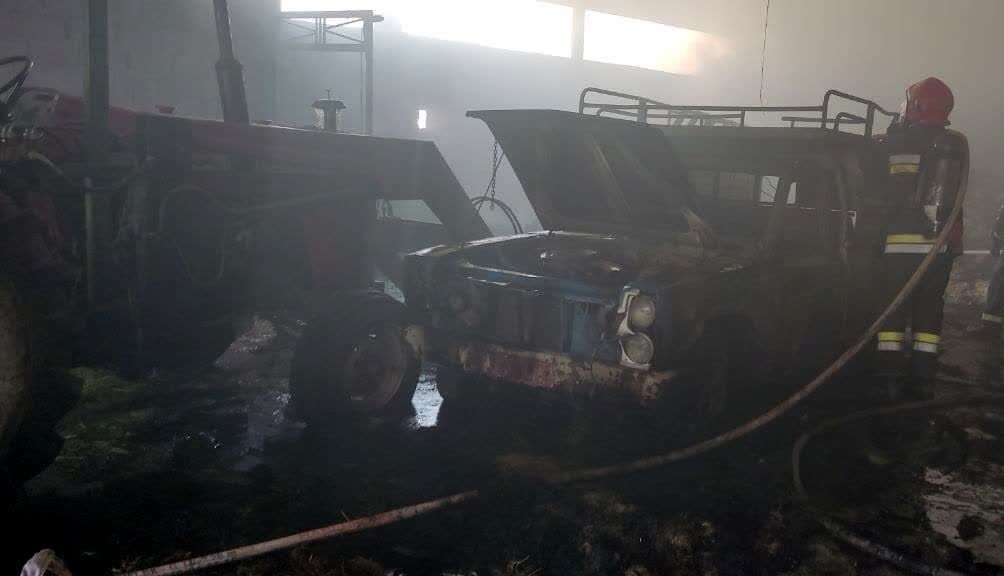 حریق نیسان و تراکتور در سوله کشاورزی اطفا شد + عکس