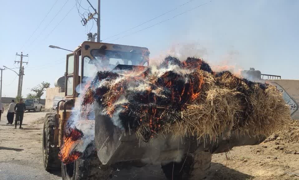 حریق نیسان و تراکتور در سوله کشاورزی اطفا شد + عکس