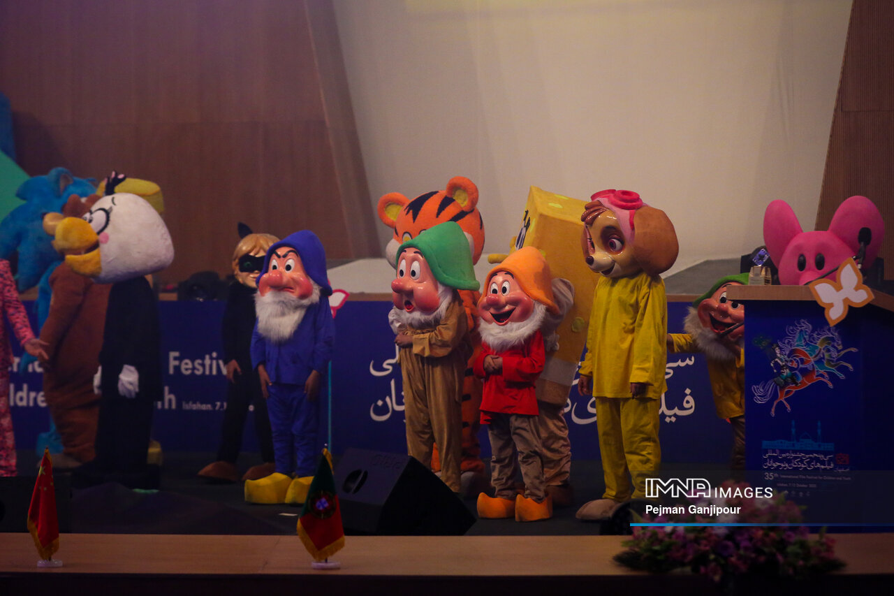 پروانهها بر فراز اصفهان به پرواز درآمدند