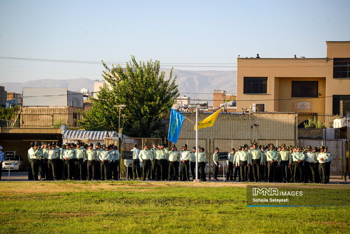 صبحگاه مشترک نیروهای نظامی و انتظامی در شیراز