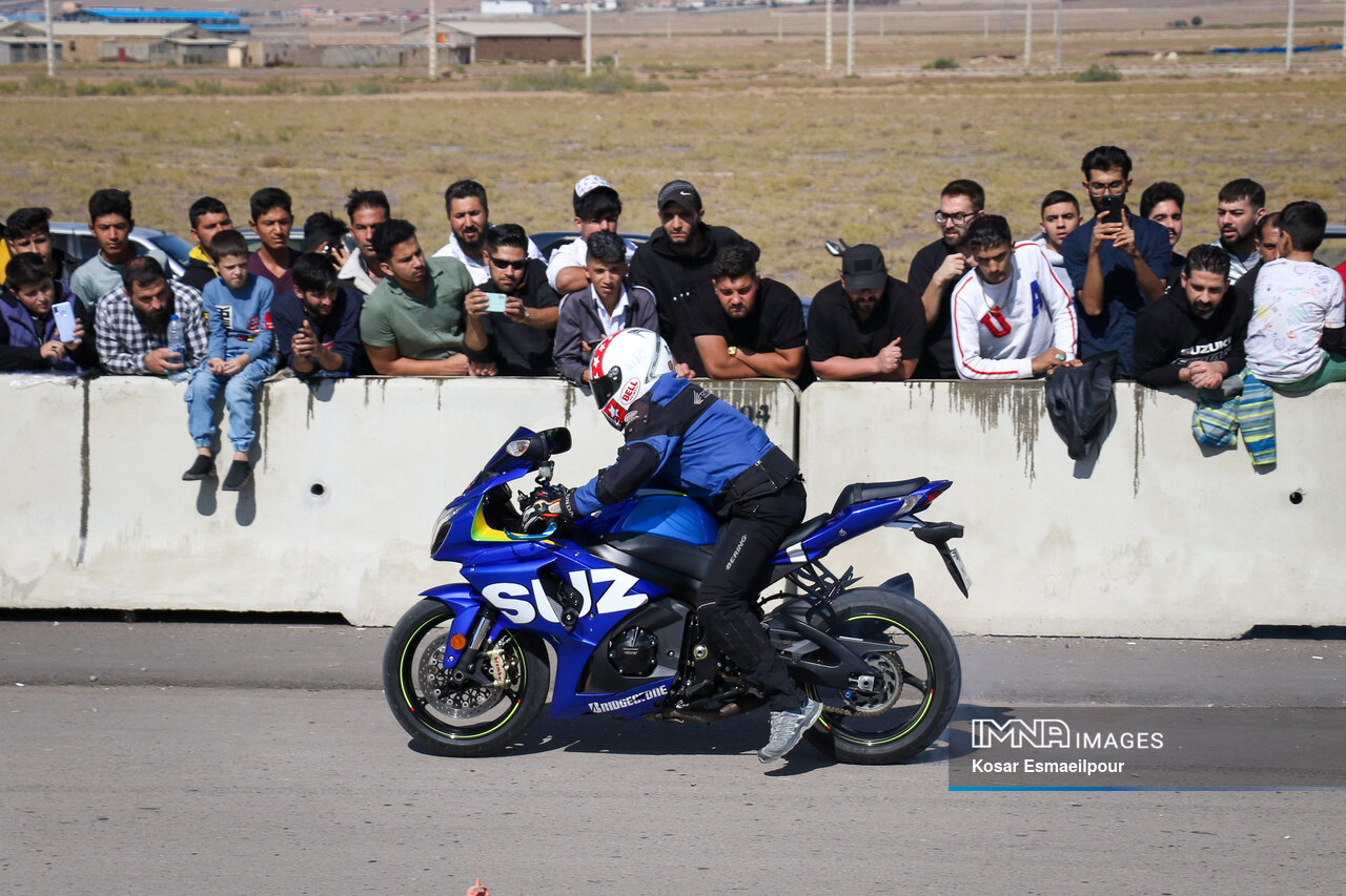 مسابقات اتومبیلرانی و موتورسواری درگ ۴۰۰ متر در تبریز