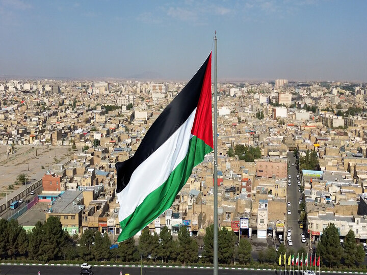 اهتزاز پرچم فلسطین در قم + فیلم