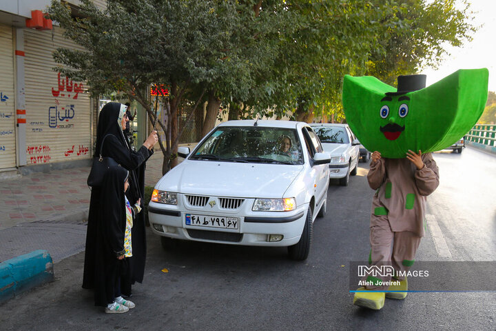 شادپیمائی عروسک‌ها در اصفهان