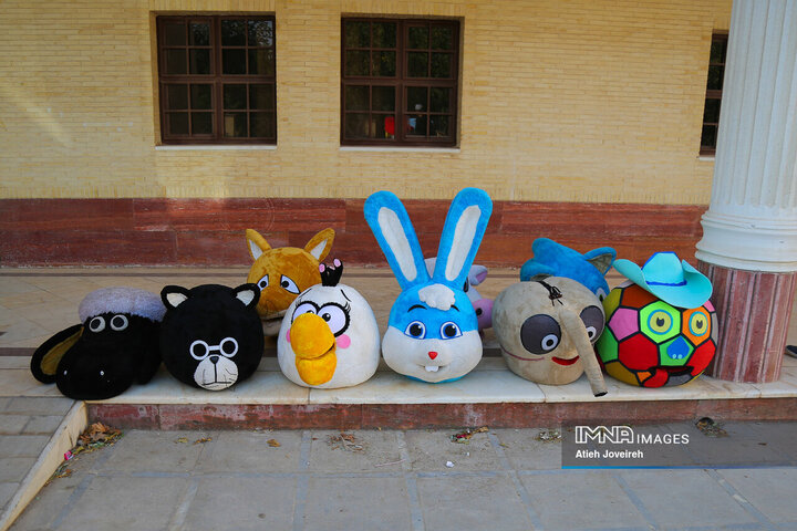 Isfahan's streets came alive with parade of cartoon characters
