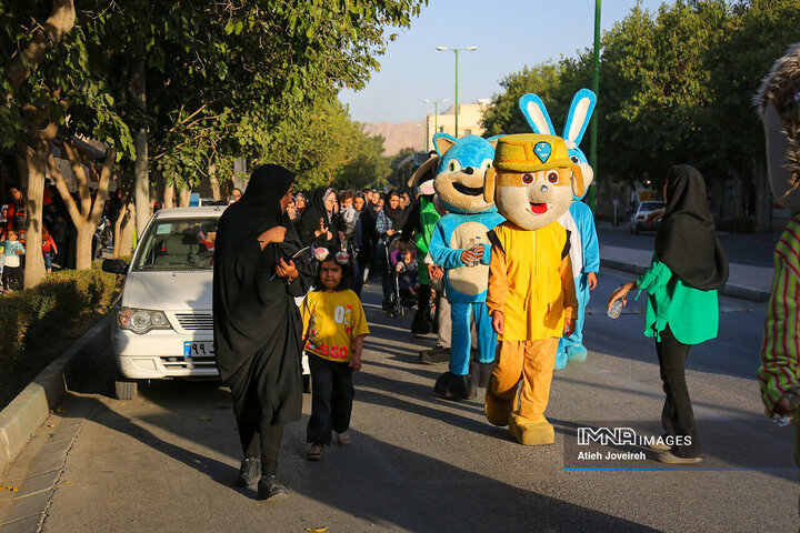 Isfahan's streets came alive with parade of cartoon characters
